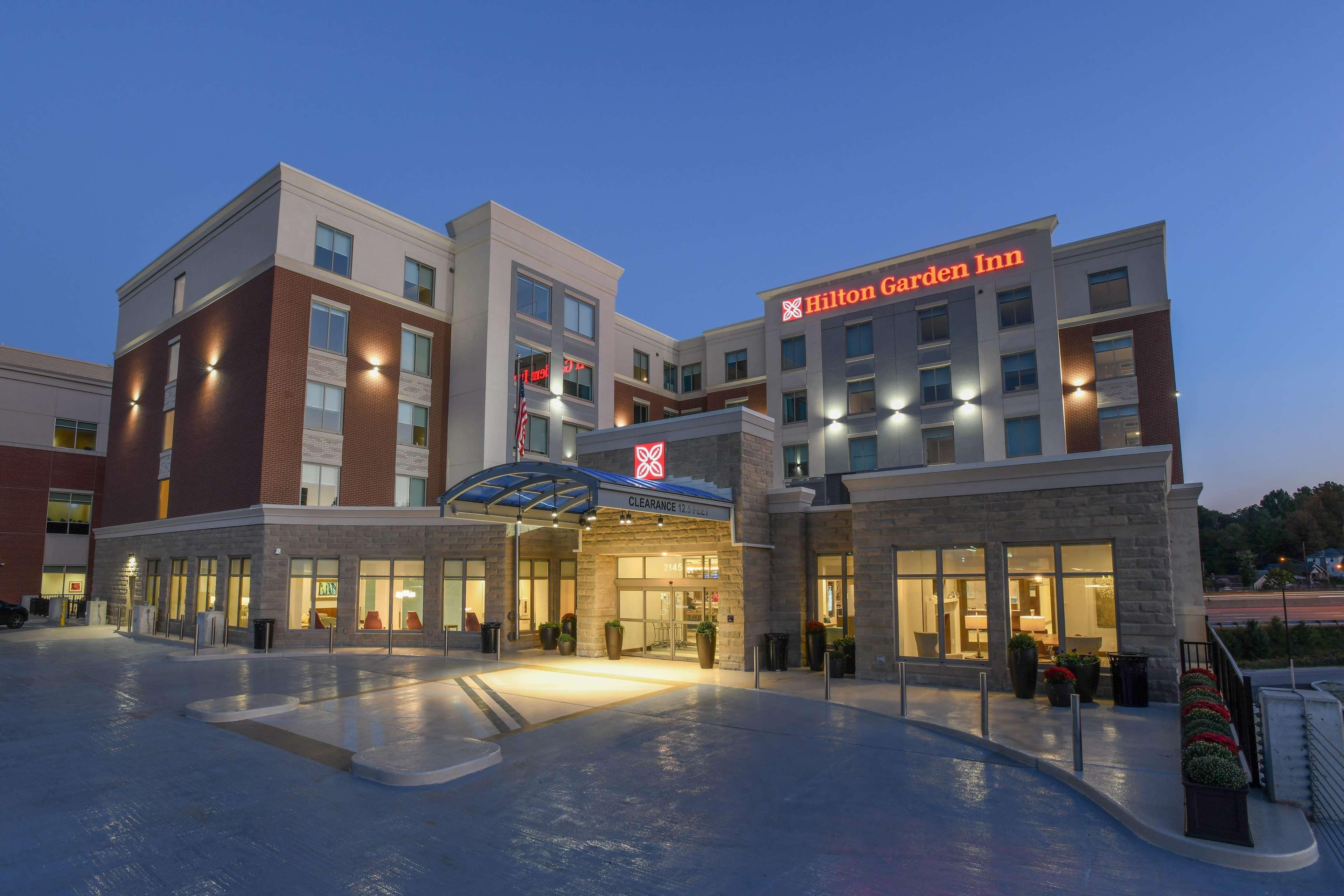 Hilton Garden Inn Cincinnati Midtown Exterior photo