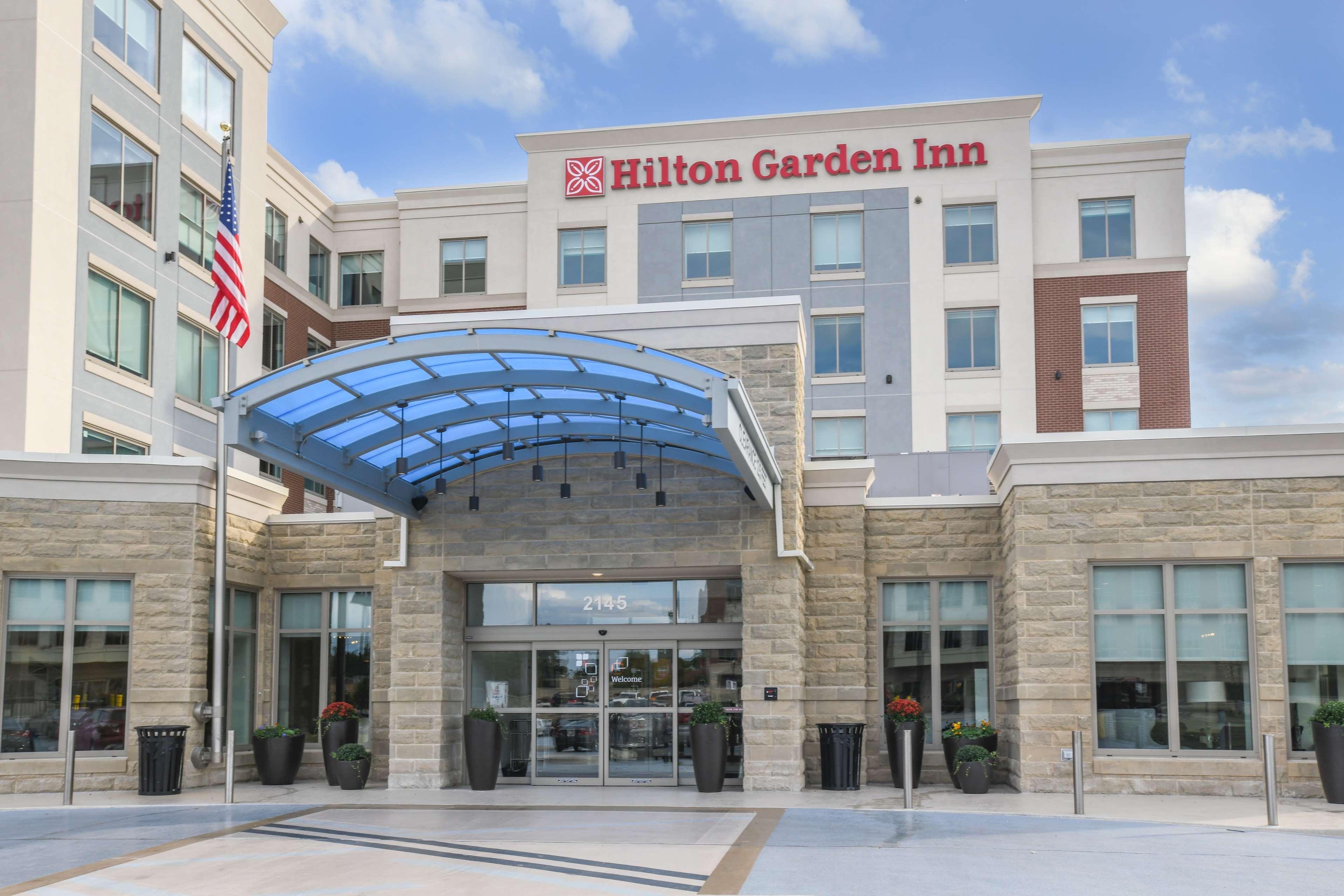 Hilton Garden Inn Cincinnati Midtown Exterior photo