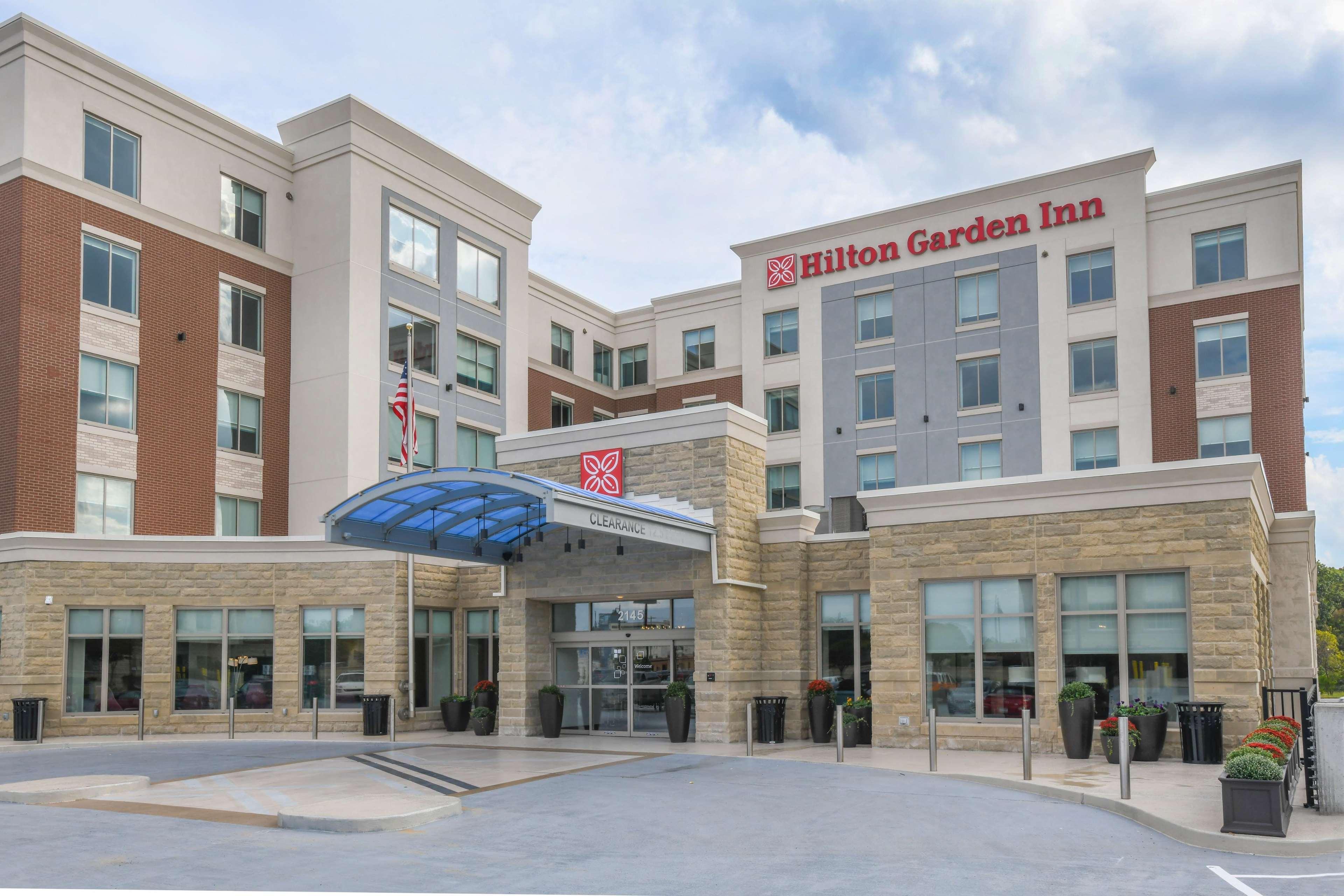 Hilton Garden Inn Cincinnati Midtown Exterior photo