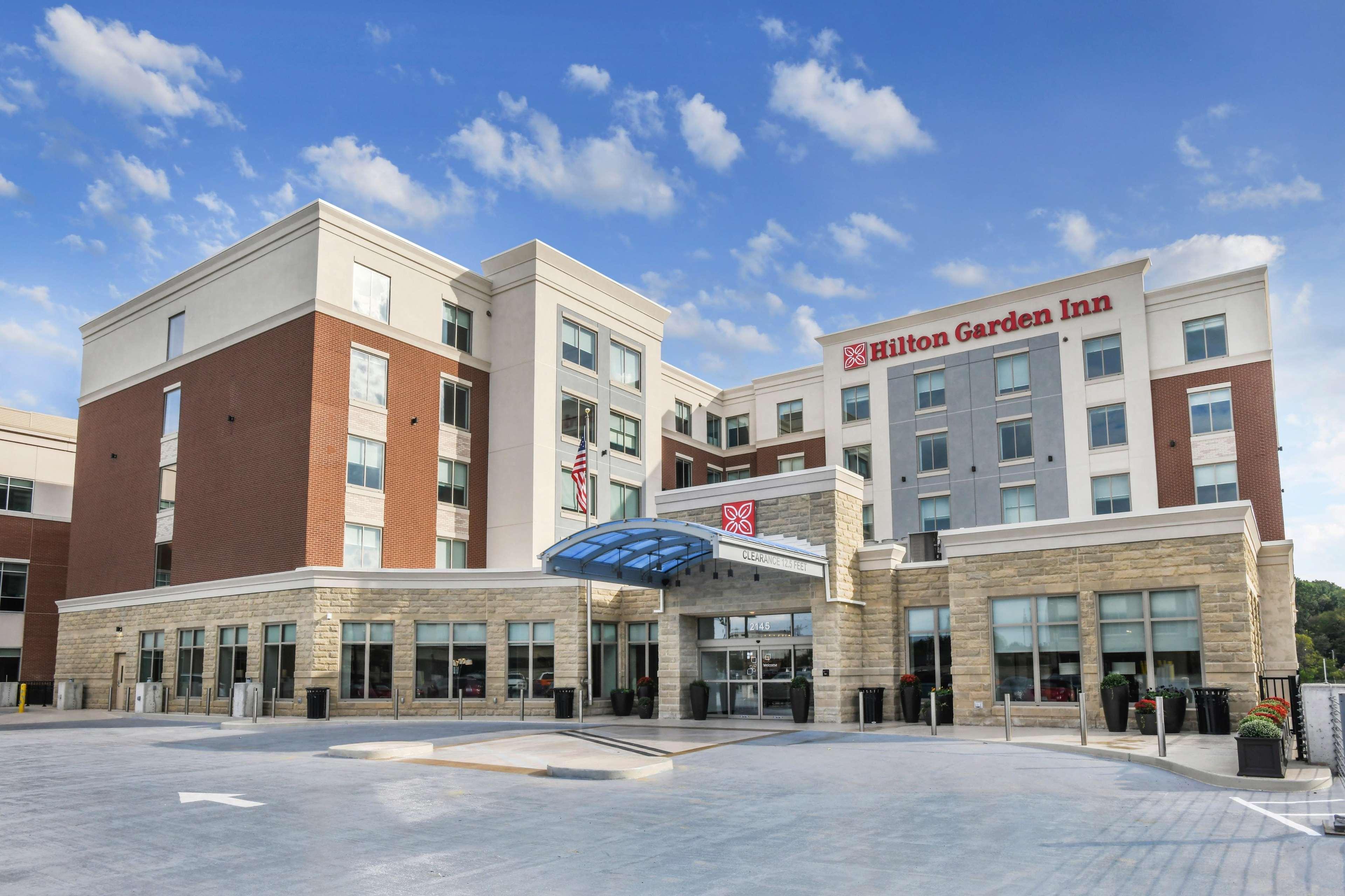 Hilton Garden Inn Cincinnati Midtown Exterior photo