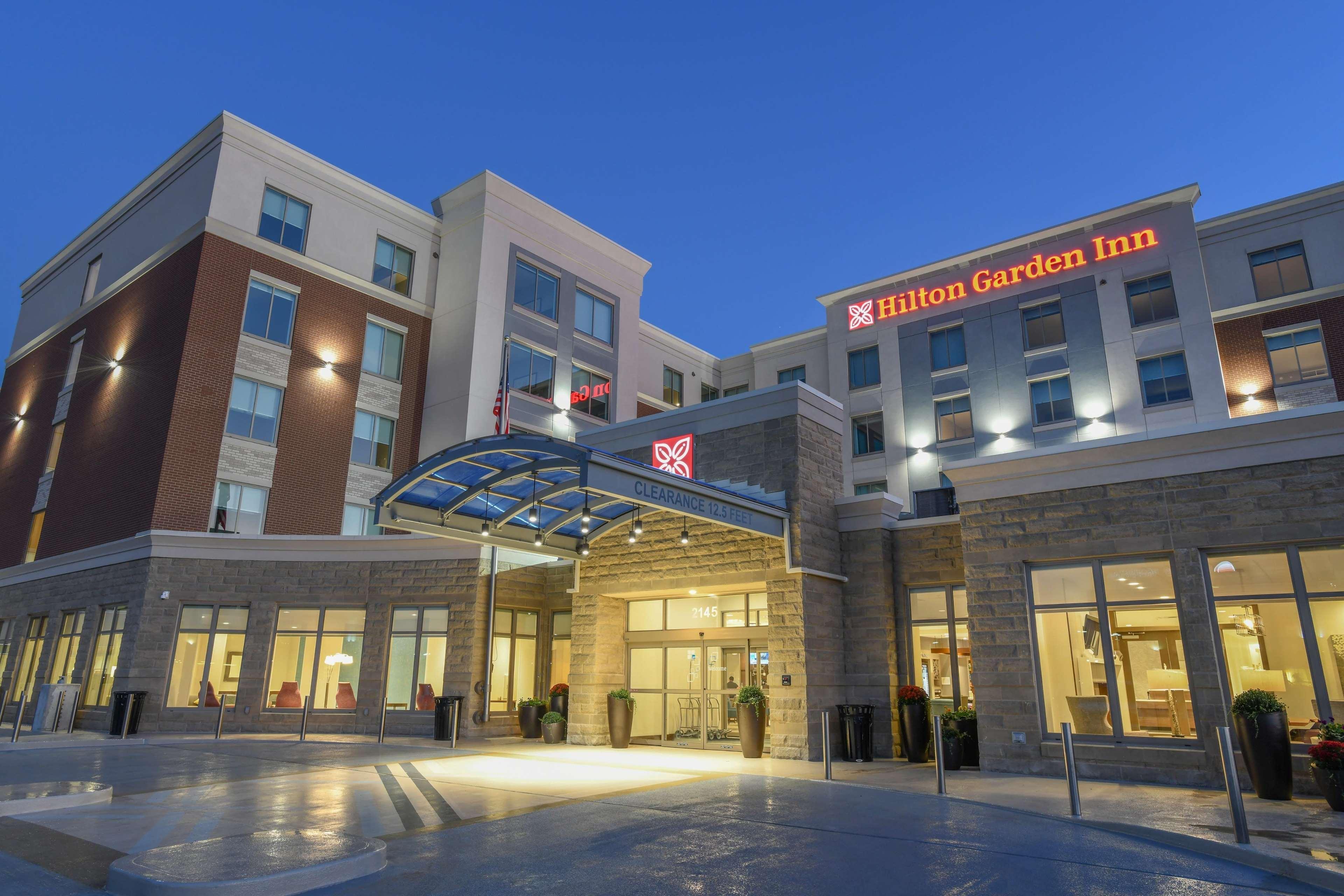 Hilton Garden Inn Cincinnati Midtown Exterior photo